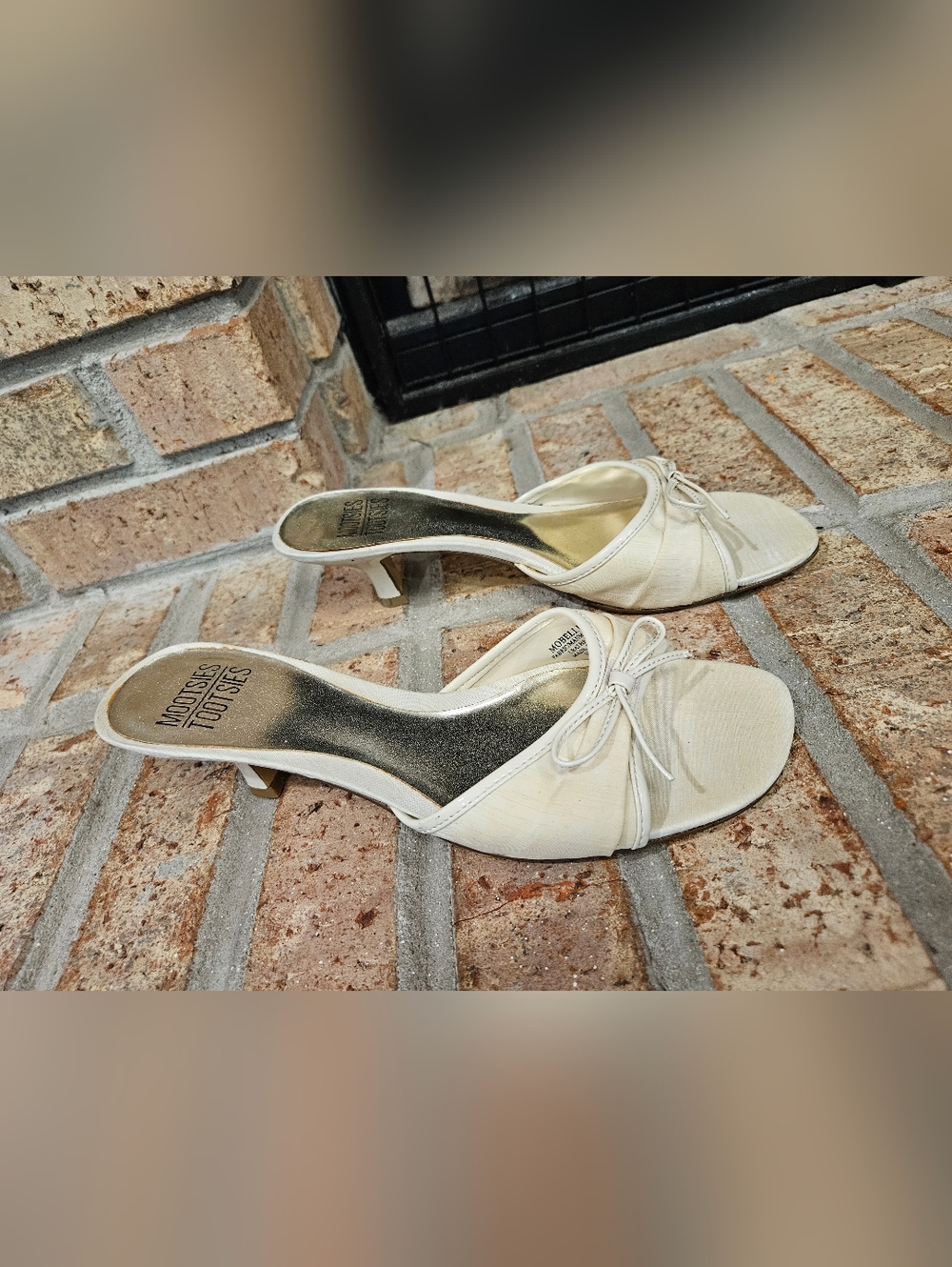 Mootsies Tootsies Womens Cream 8 Kitten Heels Bridal Shoes Sandals Y2k
